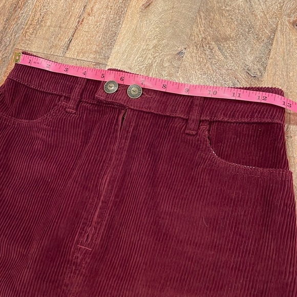 HOLLISTER Corduroy Ultra High Rise Mini Skirt size 1 - Picture 10 of 11
